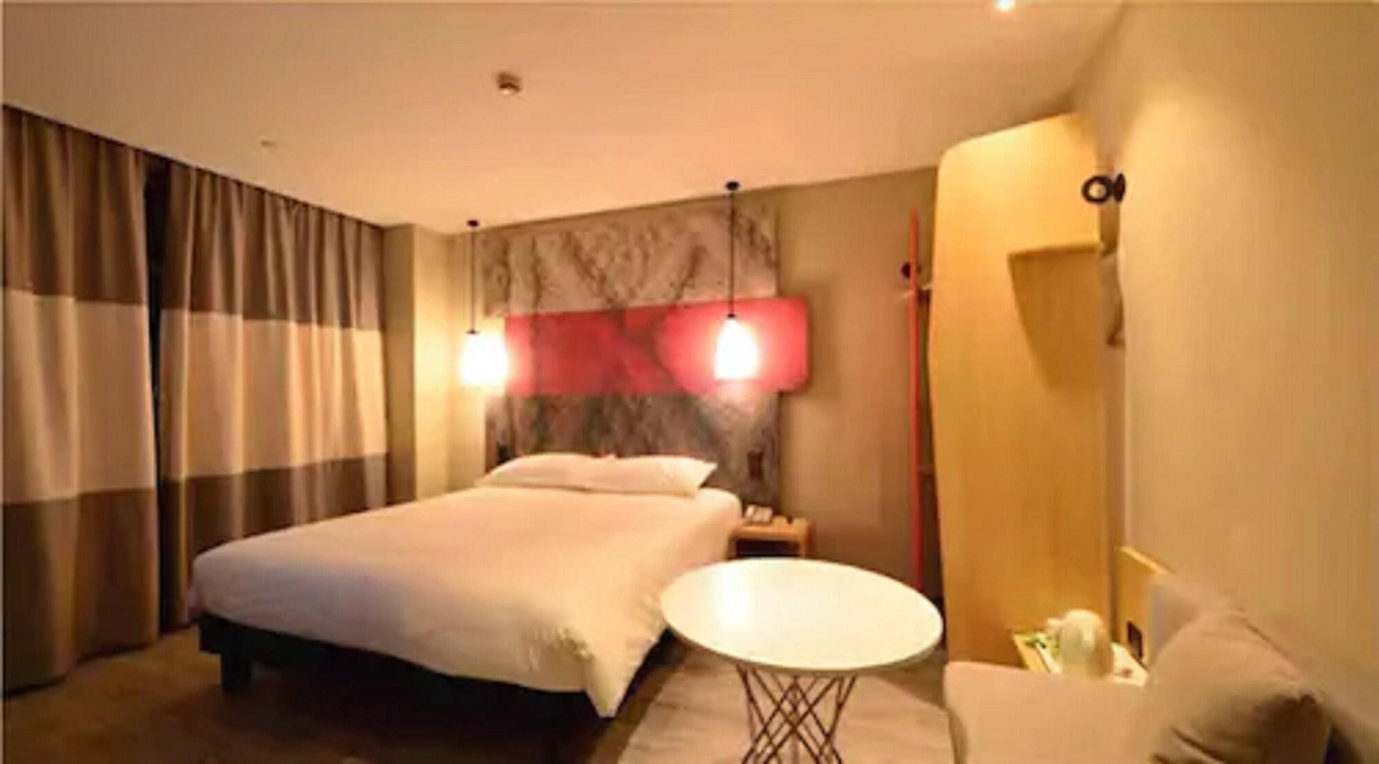 Ibis Qingdao Ningxia Road Hotel Exterior photo